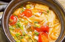 罐罐米線爆火全網(wǎng)！獨特罐燉技藝，小本經(jīng)營如何大有所為？速看！