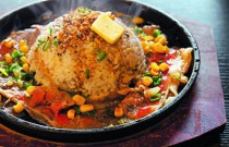 創(chuàng)新美食傳奇？鐵板燒米飯如何突圍餐飲紅海，成就IT男跨界創(chuàng)業(yè)夢(mèng)！