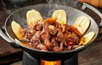 地鍋系列風(fēng)靡全國(guó)！傳統(tǒng)魅力能否延續(xù)？速看其變革與傳承之路！