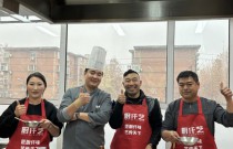 「錫紙燒，落地成功」出攤就排隊(duì)，老板直呼：忙瘋了！