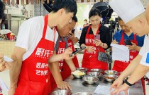 「旋轉(zhuǎn)小火鍋」開店成功！餐餐爆滿，一月回本！