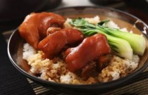 想學豬腳飯技術？豬腳飯培訓技術哪家好？選對學校，輕松創(chuàng)業(yè)賺大錢