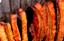 想學(xué)脆皮五花肉？脆皮五花肉技術(shù)培訓(xùn)哪家好？輕松學(xué)會(huì)，開店生意火爆！