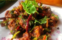 學(xué)習(xí)炒雞架，如何掌握火候做出酥脆美味？