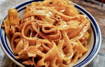 涼皮制作秘訣大公開，從入門到精通，涼皮培訓(xùn)助你成就美食夢(mèng)想