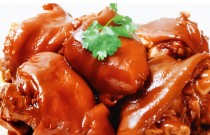 鹵豬蹄制作全攻略，學(xué)會(huì)正宗口味，口感香濃！