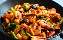 學(xué)習(xí)小地鍋與地鍋雞，掌握傳統(tǒng)美食技藝，開(kāi)啟餐飲創(chuàng)業(yè)！