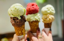 冰激凌的做法視頻教程，輕松學(xué)會(huì)家庭版與創(chuàng)業(yè)版制作技巧！