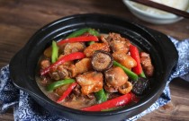 如何做出香噴噴的雞公煲？一學(xué)就會(huì)的做法和配料大揭秘！