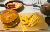 雞胸肉做漢堡包怎么腌制？掌握這幾招，口感鮮嫩又多汁！