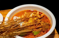 缽缽雞一元一串利潤多少？成本拆解來算賬，真相太驚人！