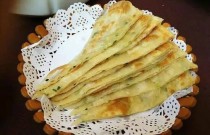 學(xué)做蔥油餅去哪里學(xué)？選對培訓(xùn)，快速掌握技巧！