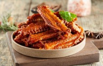 ??鴨翅一般賣多少錢一個(gè)？從夜市到品牌店，價(jià)格背后的“品質(zhì)與利潤(rùn)”密碼??