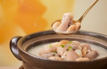 四川正宗蹄花的做法難不難？學(xué)會(huì)關(guān)鍵細(xì)節(jié)，普通人也能穩(wěn)穩(wěn)做出老味道！