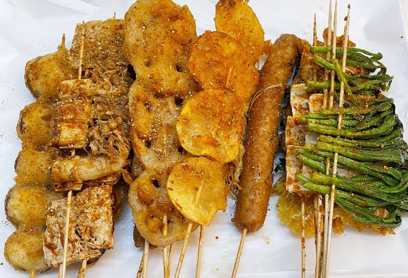 新手賣炸串會不會虧？其實(shí)，只要穩(wěn)扎穩(wěn)打，賺錢不難！