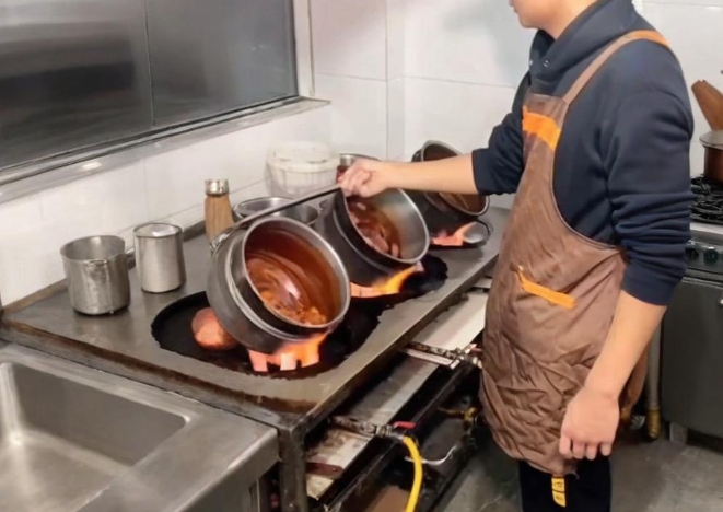 搖滾炒雞加盟費多少錢？了解成本，才知道它是否適合你！