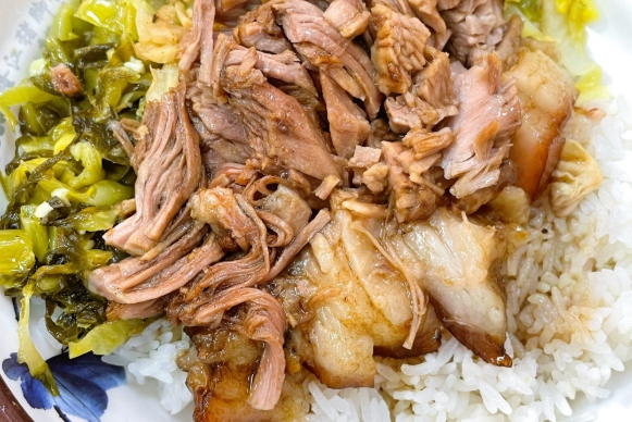 豬腳飯隆江最正宗的做法：從選材到烹飪，廚仟藝教您做出地道美味！