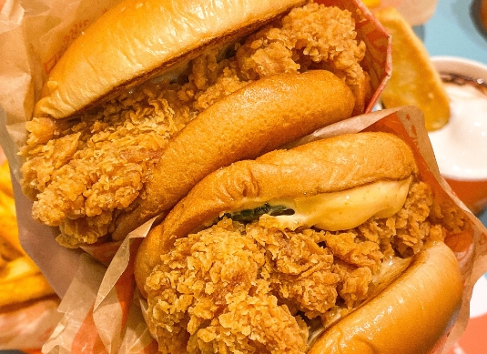 漢堡炸雞：從經(jīng)典到創(chuàng)新，廚仟藝助您打造爆款快餐！