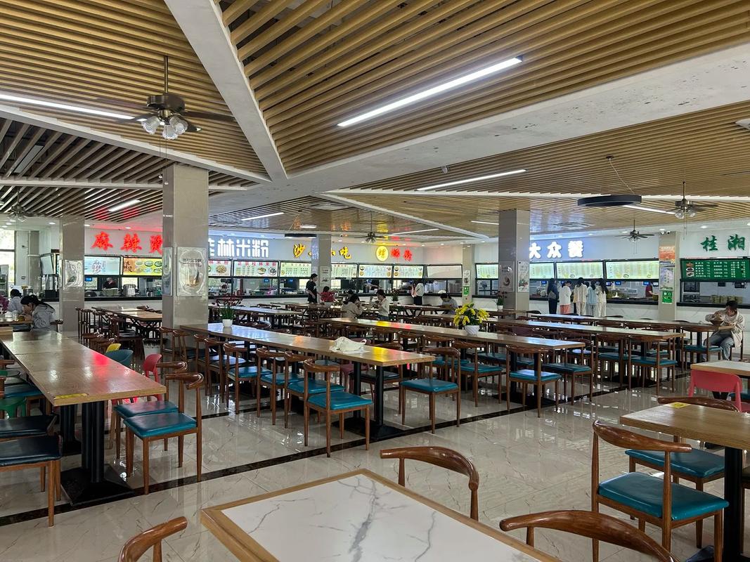 2025大學(xué)食堂檔口做什么比較好？這3大品類穩(wěn)賺不賠，千萬(wàn)別選錯(cuò)！