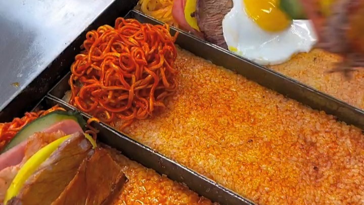 鍋巴飯生意怎么樣？出餐快利潤高，小攤也能干成大買賣！