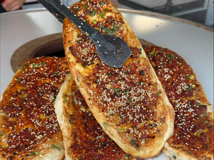 燒餅學(xué)徒一般學(xué)多久？從揉面到出爐，手把手教你算清“成長賬”