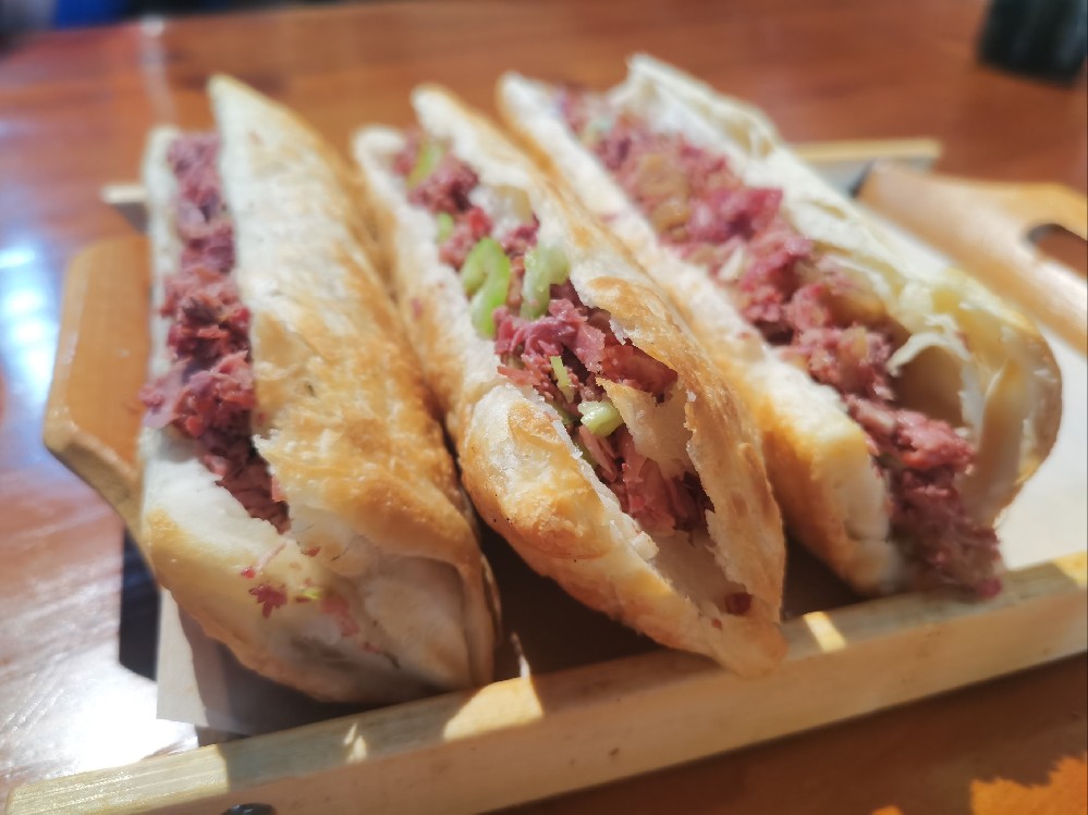 驢肉火燒的利潤怎么樣？開店注意什么，學(xué)會這些才穩(wěn)妥！