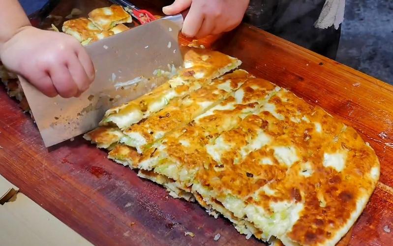 學(xué)香蔥大餅多錢(qián)學(xué)費(fèi)？掌握技術(shù)很關(guān)鍵，開(kāi)店生意才有底氣！