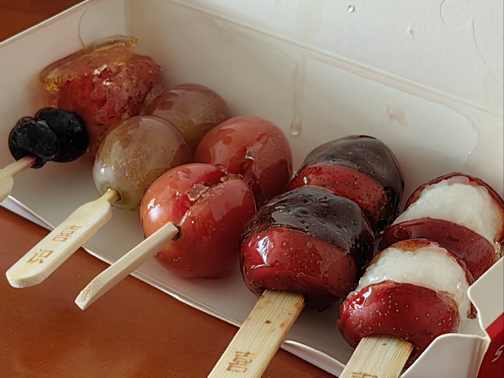 冬天賣糖葫蘆怎么樣？天氣冷生意熱，小吃人都在盯著這門甜生意！