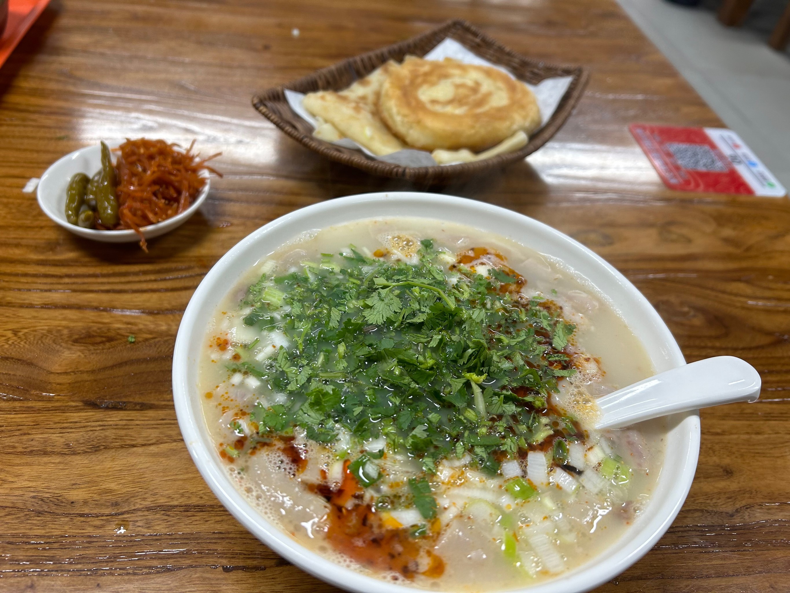 開個(gè)單縣羊肉湯掙錢嗎？掌握這幾點(diǎn)技巧，味道穩(wěn)、客源足、生意自然來(lái)！