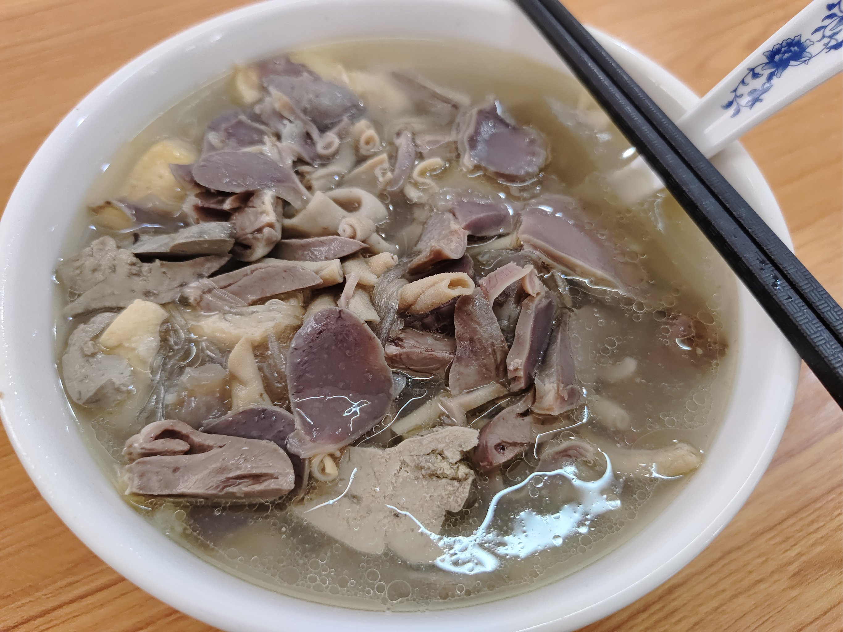 鴨血粉絲湯的地道做法原來有門道？香濃鮮滑的秘訣都藏在這一碗湯里！