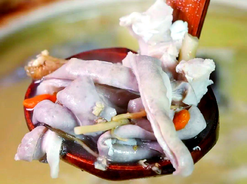 豬肚雞的做法你真會(huì)嗎？湯濃肉嫩有秘訣，掌握細(xì)節(jié)才能開(kāi)好店！