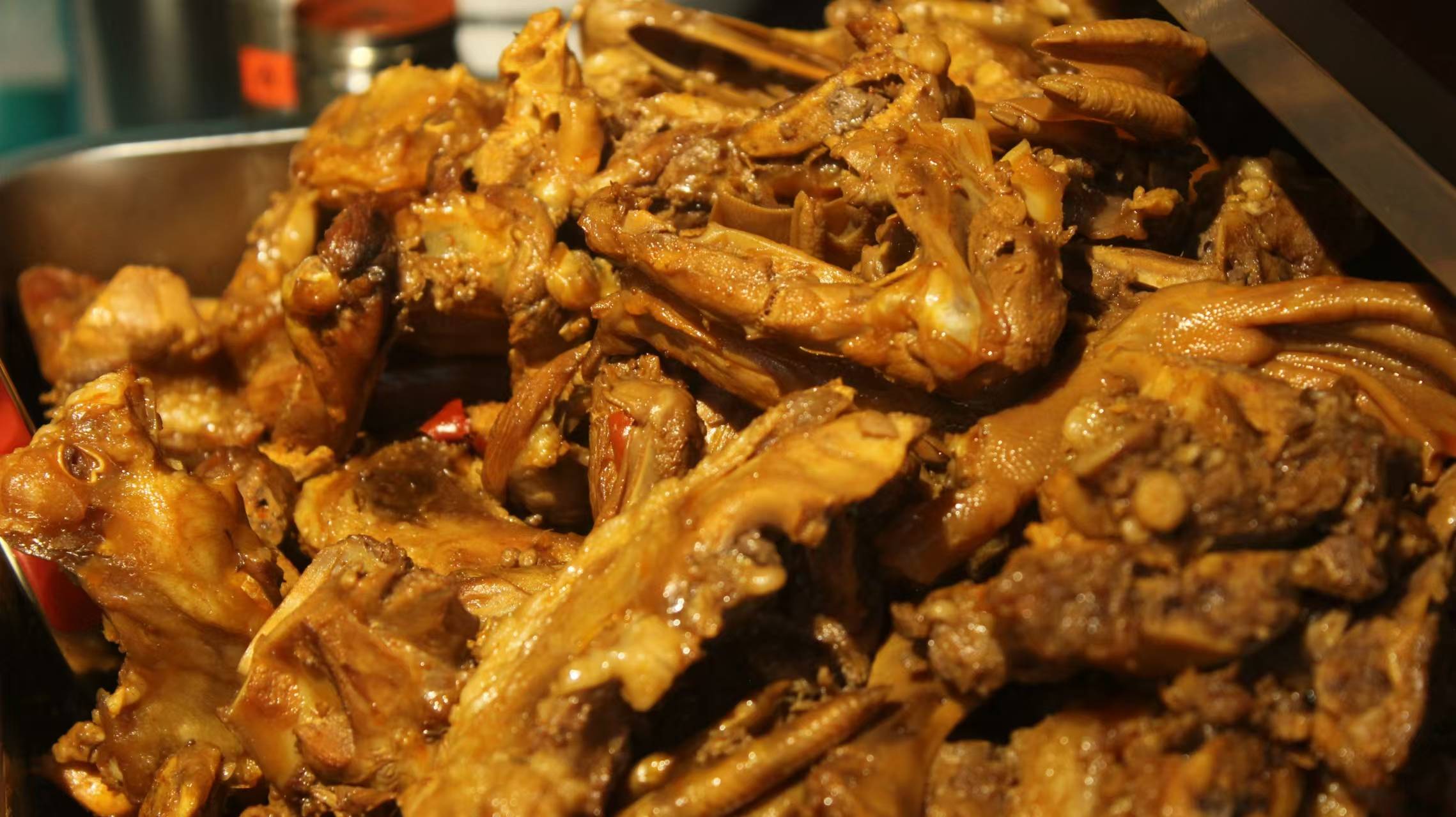 小型鹵菜店投入預算要多少？看清這些細節(jié)，才能讓第一桶金穩(wěn)穩(wěn)落袋！