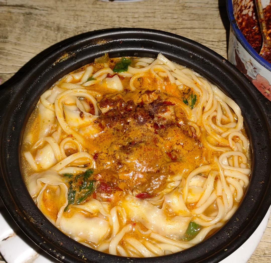 砂鍋面配方商用怎么做？掌握湯底和火候秘訣，面香湯濃生意自然來！