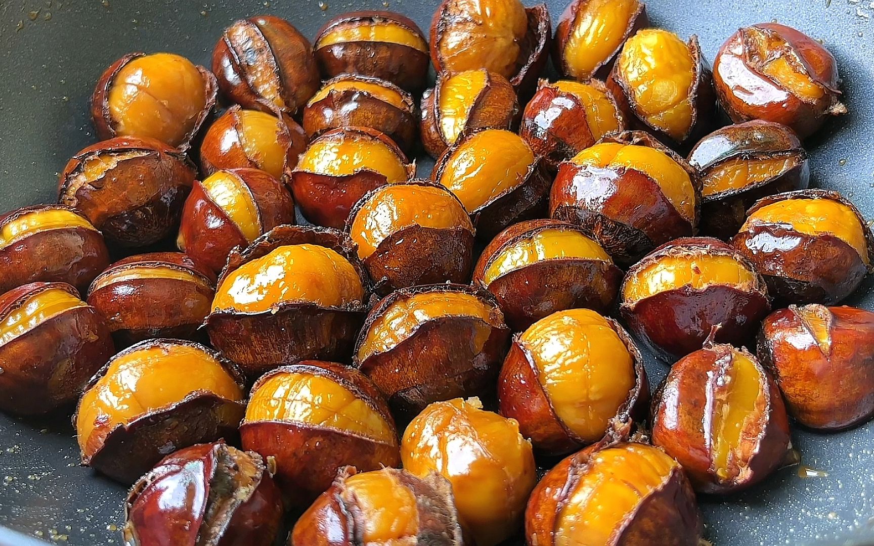 糖炒栗子怎么做不粘皮？掌握這幾個細節(jié)，炒出香甜金亮、輕松剝殼的好栗子！