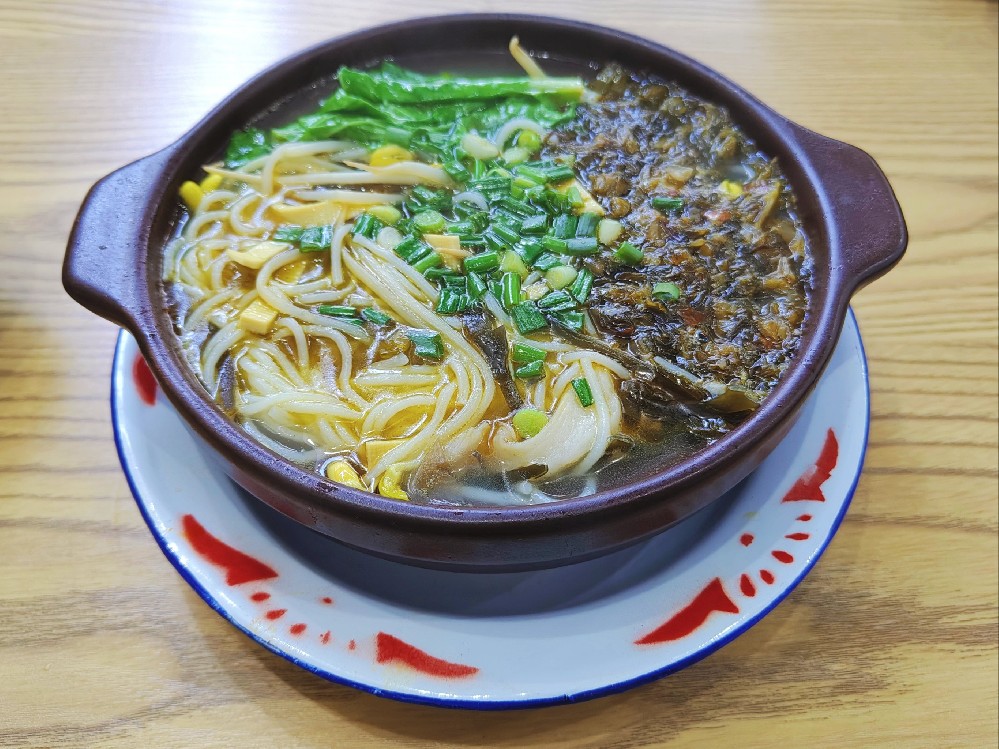 砂鍋米線湯料配方怎么做？濃香鮮味才是靈魂，教你從湯底到出餐全流程！