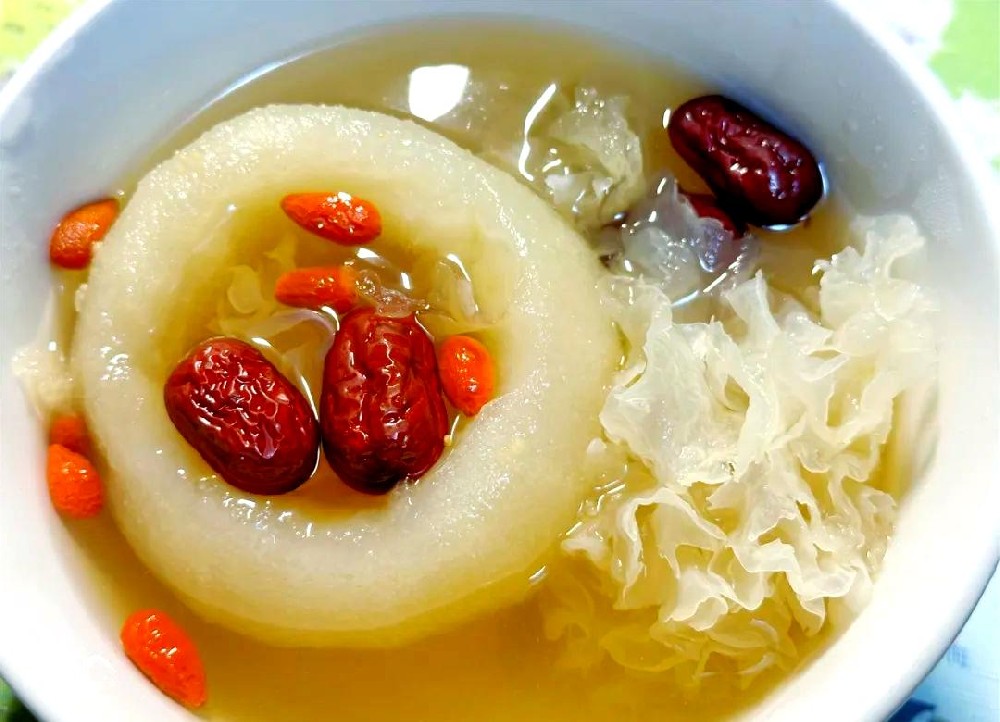 冰糖烤梨正宗制作方法？香甜潤喉好賣相，小攤創(chuàng)業(yè)輕松入門！