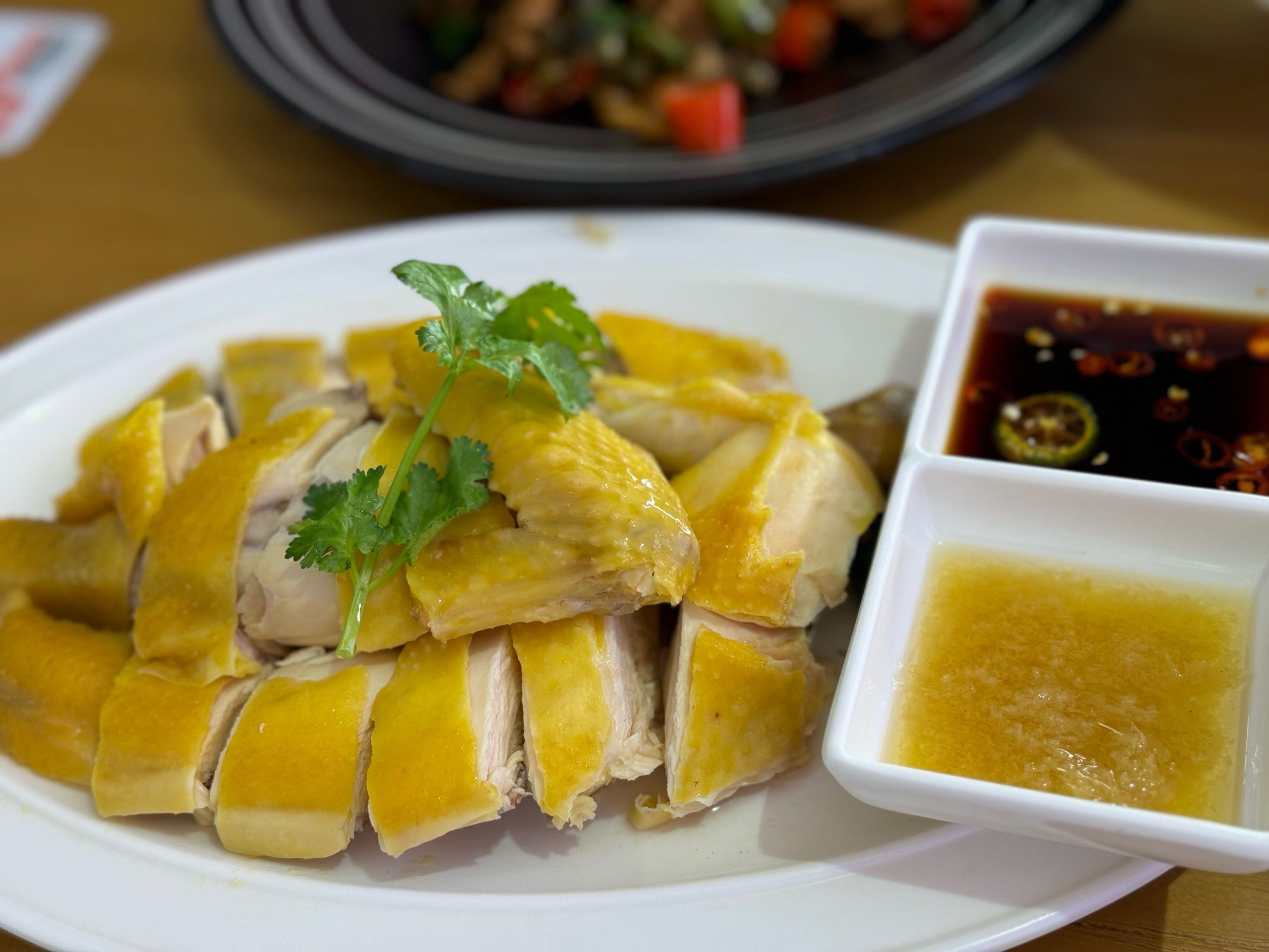 白斬雞煮多久才鮮嫩多汁？掌握黃金15分鐘，小本創(chuàng)業(yè)不走彎路