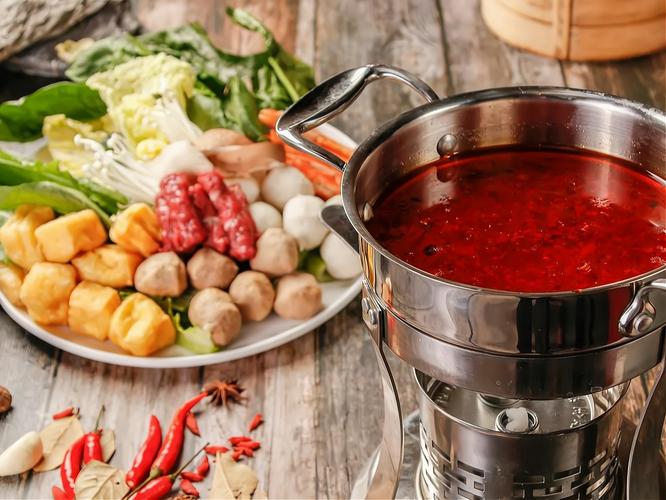 旋轉(zhuǎn)小火鍋掙錢嗎？開店難點(diǎn)在哪？普通人能不能穩(wěn)穩(wěn)做起來(lái)！