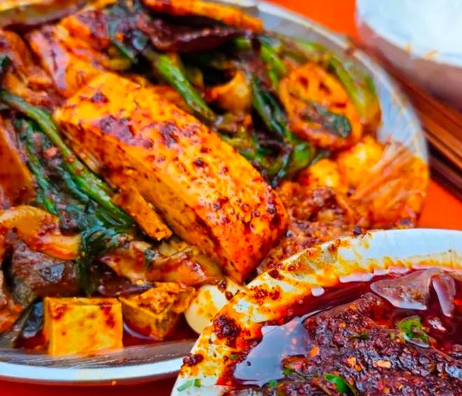 一個(gè)人擺攤賣麻辣燙難嗎？做好這些細(xì)節(jié)穩(wěn)穩(wěn)跑起來！