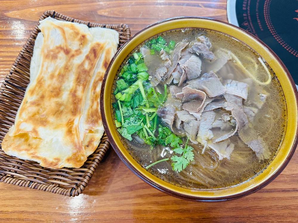 牛肉湯的正宗做法是什么？原料處理、熬湯順序和常見誤區(qū)一次講透