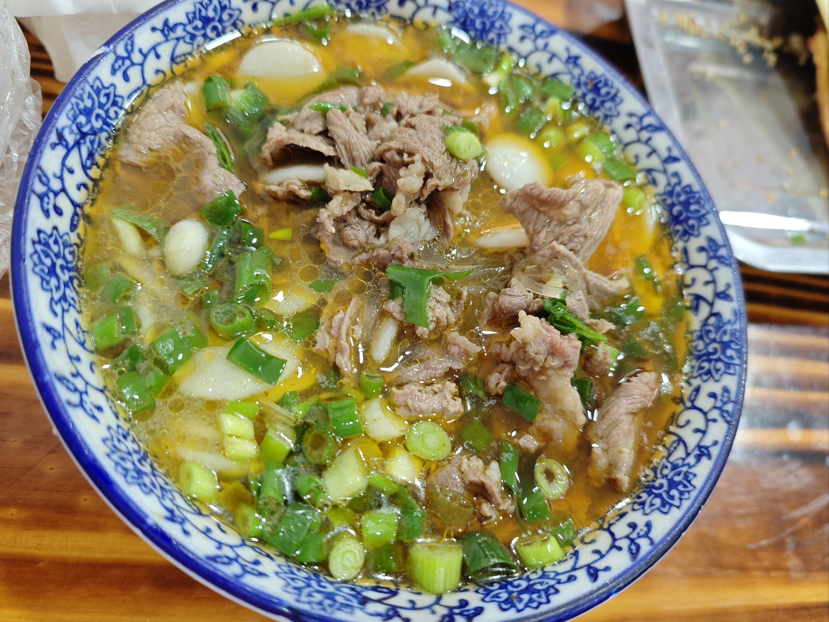 牛肉湯的正宗做法是什么？原料處理、熬湯順序和常見誤區(qū)一次講透