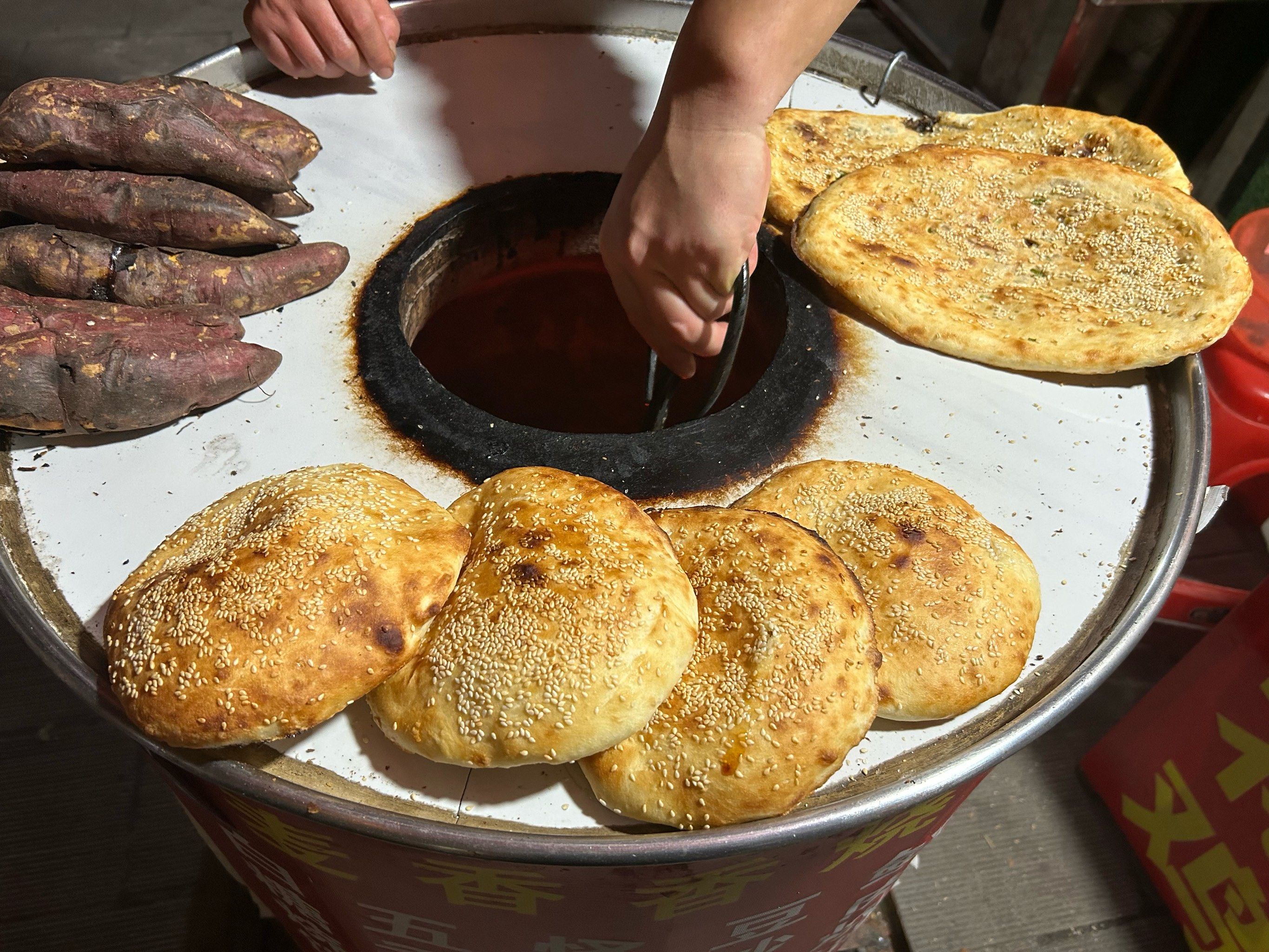 想找個靠譜的面點學(xué)校？聊聊那些能讓你真開起店來的門道，別只看名頭