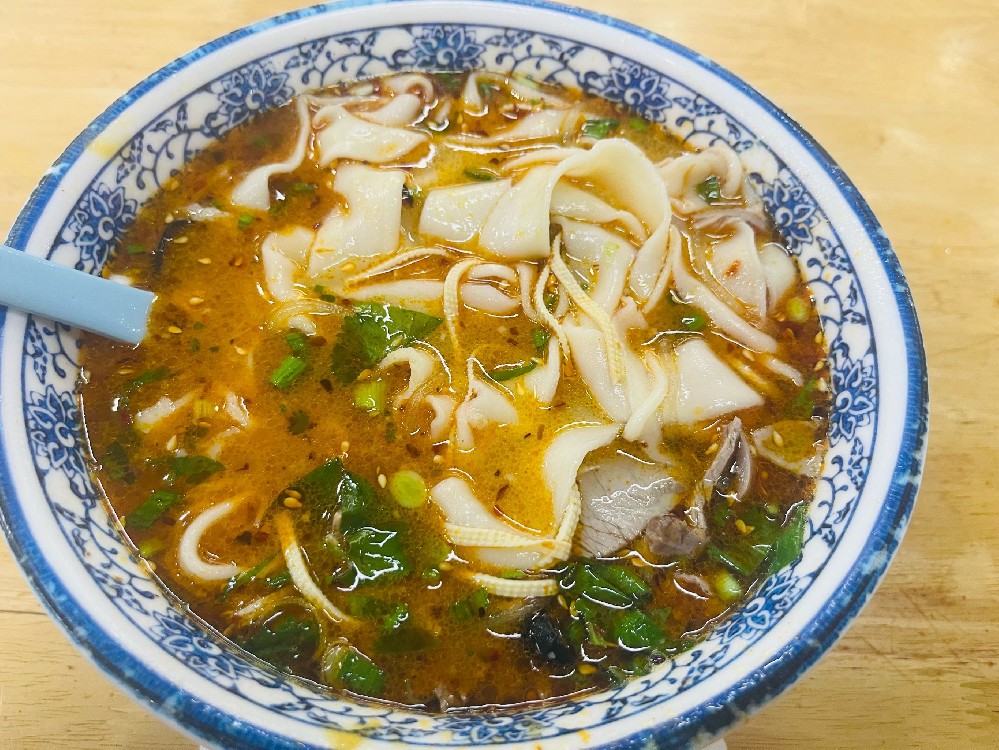 學(xué)刀削面技術(shù)哪里最好吃，新手別只看表面