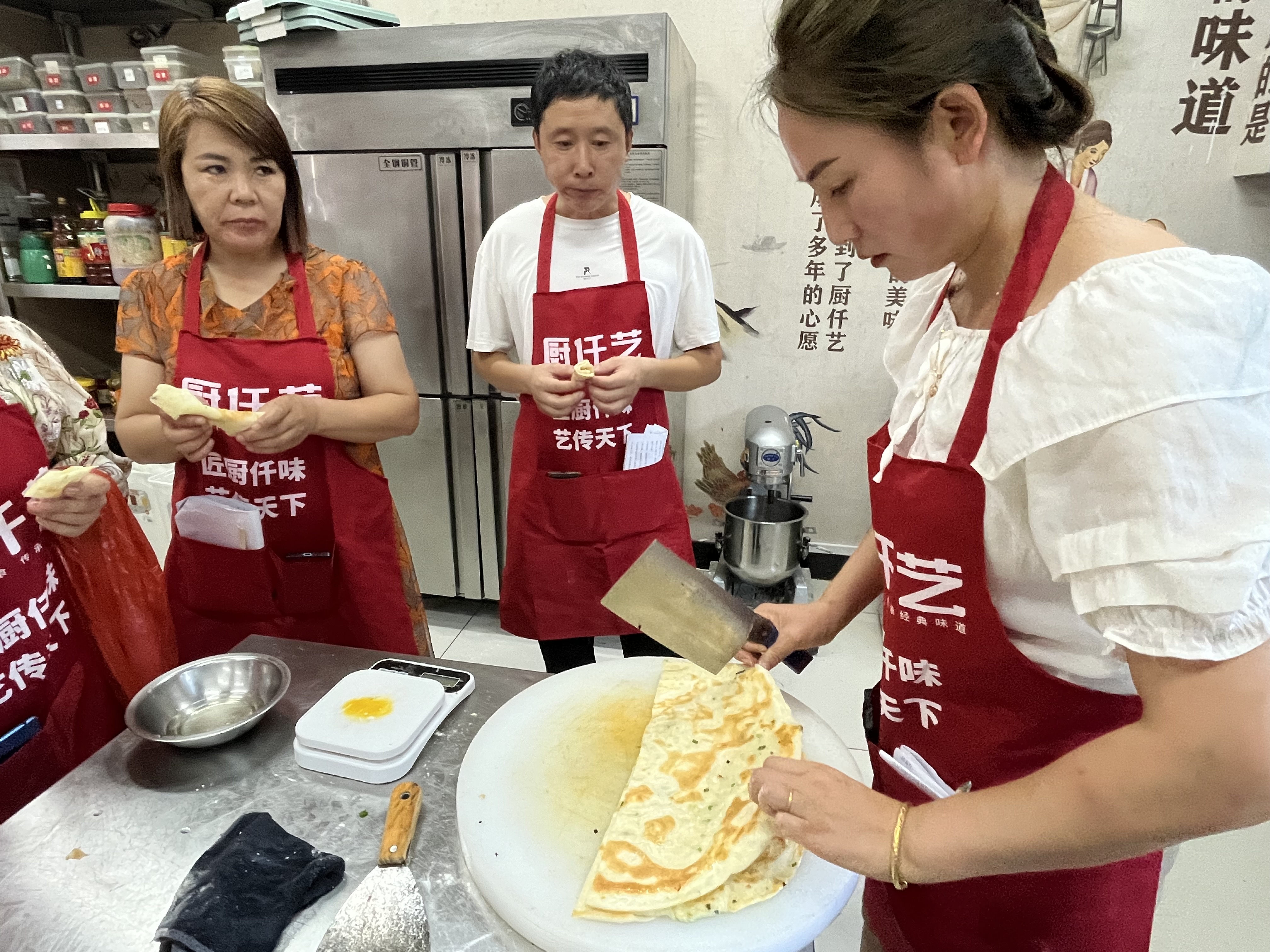 想學(xué)廚師去哪里學(xué)最好？選擇山東廚仟藝，快速成就廚藝夢(mèng)想