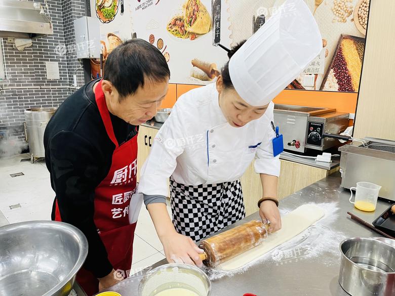 油條成本和利潤(rùn)有多少？想做油條早餐生意的人，先把真實(shí)情況看清楚