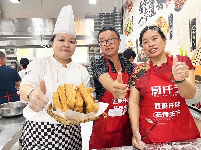 早餐油條豆腐腦為什么總有人排隊(duì)？想學(xué)做油條開早餐店的人可以看看這幾點(diǎn)