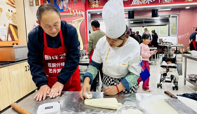 開(kāi)肉夾饃店賺錢(qián)嗎？很多人只看到生意火，卻忽略了做好肉夾饃的關(guān)鍵
