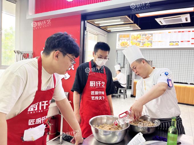 學(xué)鹵肉全套學(xué)費(fèi)多少錢？學(xué)鹵肉全套貴不貴？鹵肉培訓(xùn)收費(fèi)標(biāo)準(zhǔn)