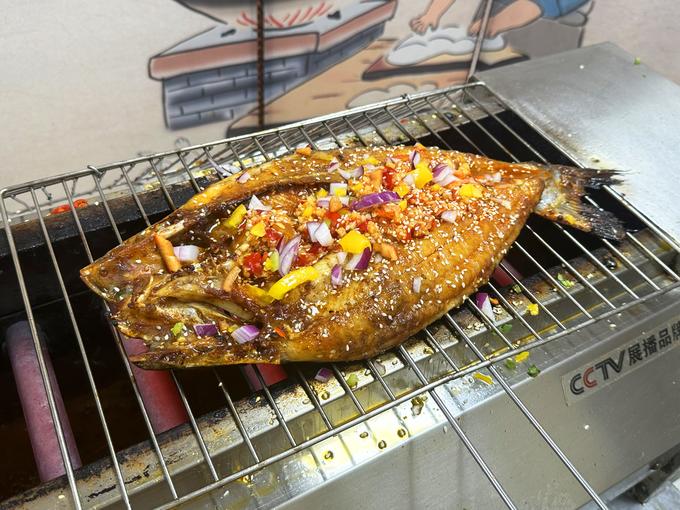 青島學(xué)烤魚開店：零基礎(chǔ) 3-7 天出師，1-2 人可干